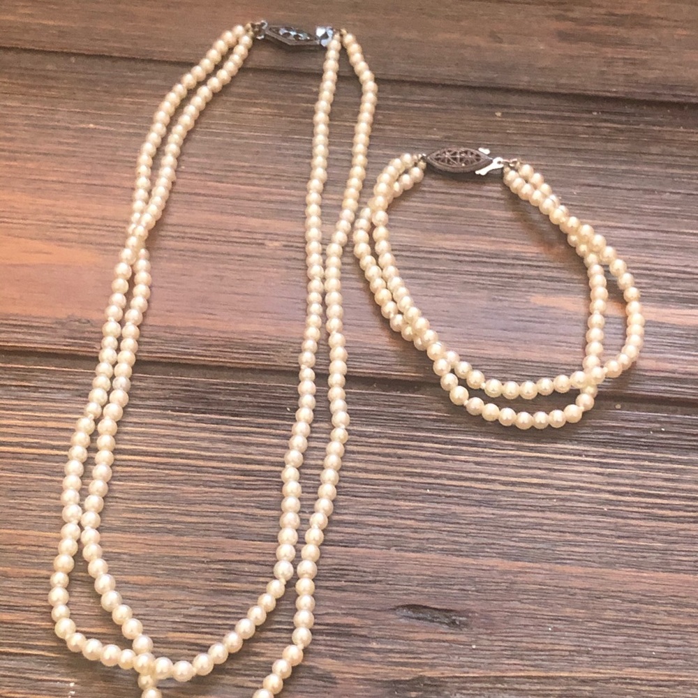 Hand knotted pearl choker/necklace and bracelet